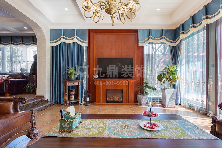 別墅客廳裝修效果圖.jpg