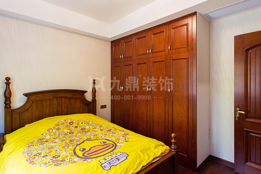 別墅臥室裝修效果圖.jpg
