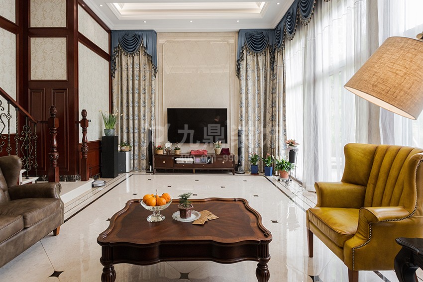 別墅客廳裝修效果圖.jpg