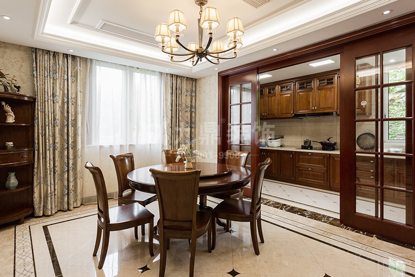 別墅餐廳裝修效果圖.jpg